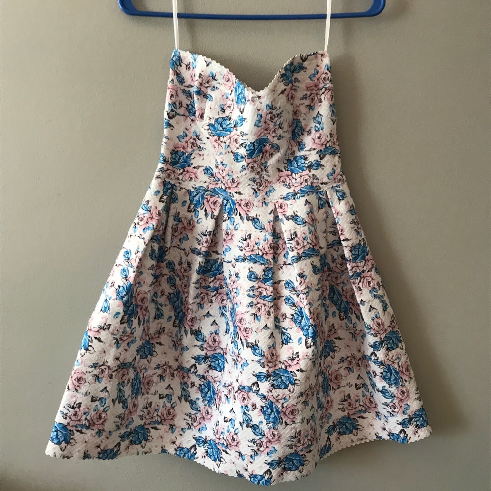 Floral‎ dress